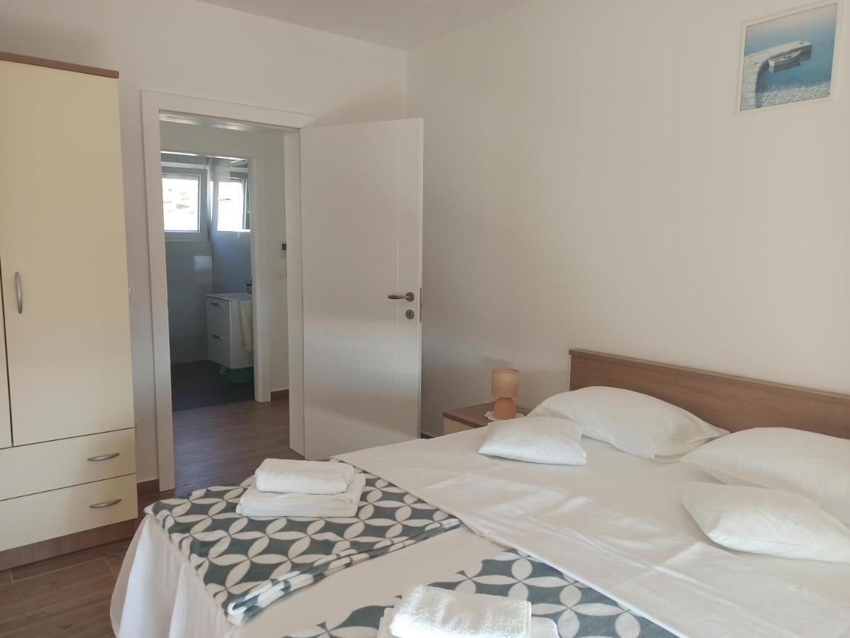 Apartment Bolanca Primosten Bagian luar foto